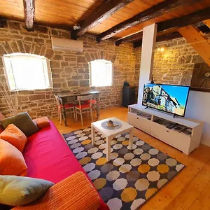  Vikendica Casa Leonarda, Old Authentic Istrian Stone House Near Motovun, Istria